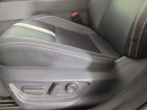 Used 2025 Toyota Camry SE FWD image 29