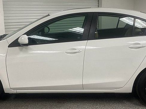 Used 2011 MAZDA MAZDA3 i Touring image 8