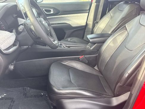 Used 2023 Jeep Compass Latitude w/ Sun and Sound Group image 11