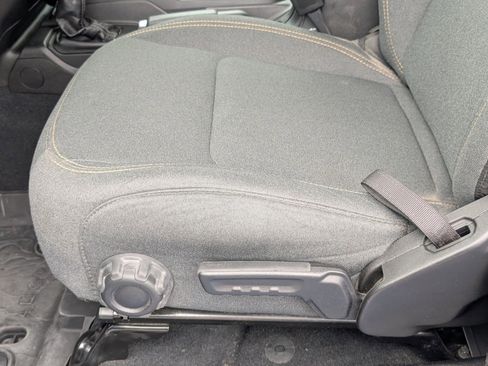 Used 2024 Jeep Gladiator Sport image 13