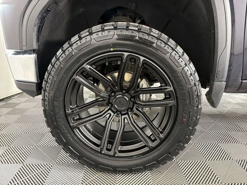 Used 2025 GMC Sierra 1500 SLT image 9