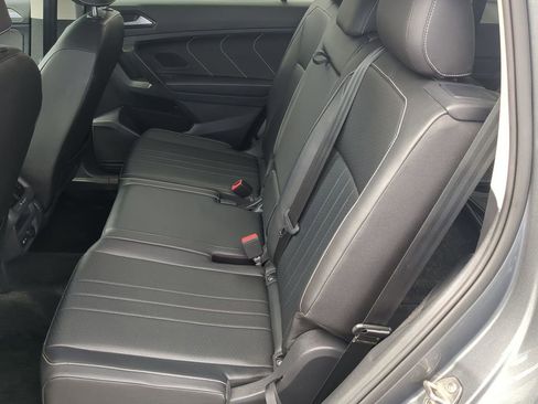 Used 2022 Volkswagen Tiguan SE FWD image 16