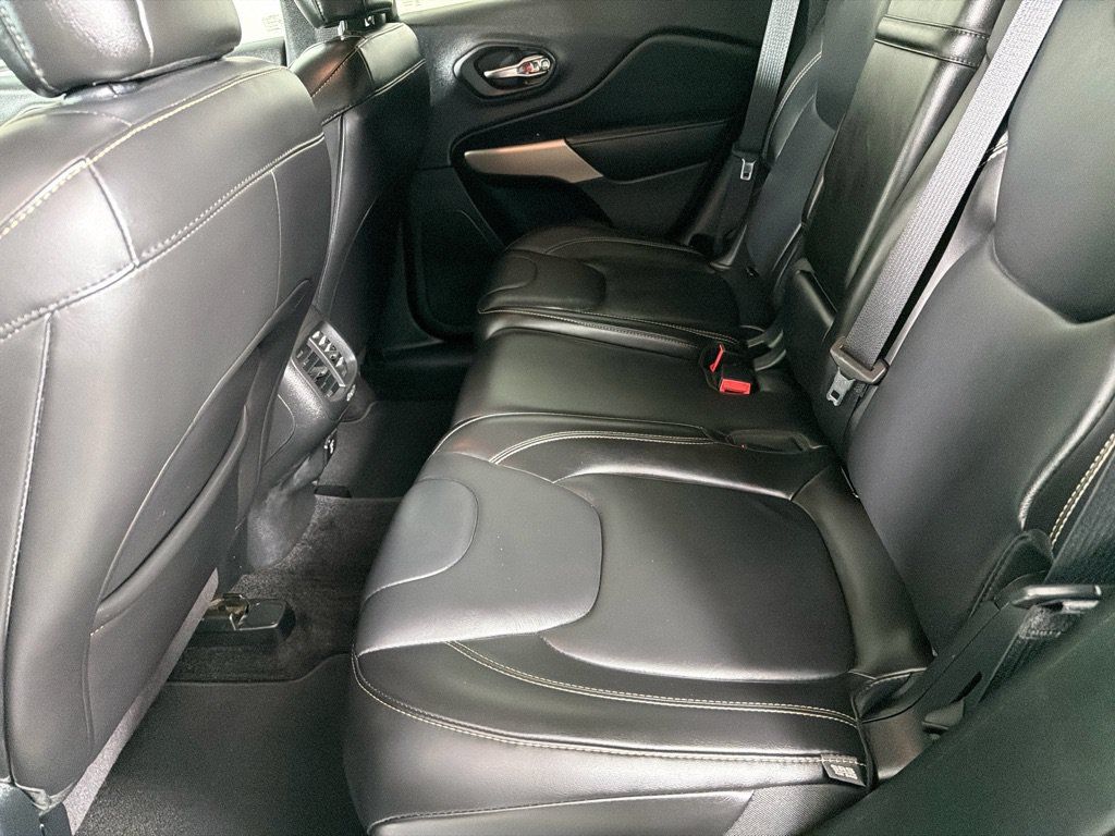 Used 2018 Jeep Cherokee Limited FWD image 18