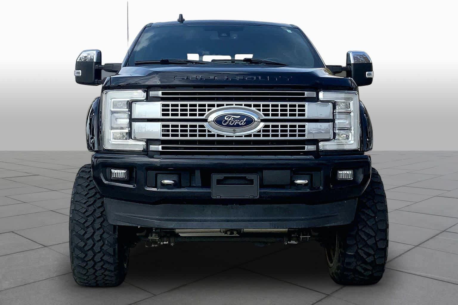 Used 2019 Ford F250 Platinum w/ Platinum Ultimate Package AWD/4WD image 4