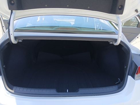 Used 2025 Hyundai Elantra SE FWD image 19
