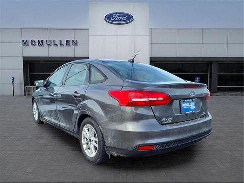 Used 2015 Ford Focus SE image 2