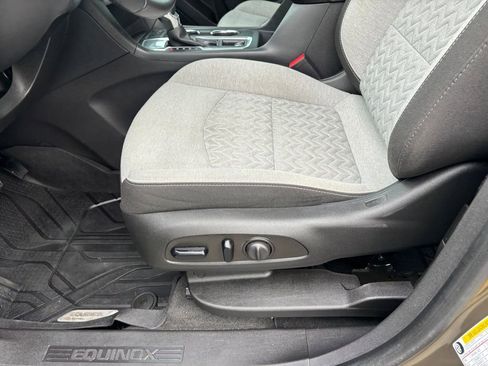 Used 2024 Chevrolet Equinox LT FWD image 24