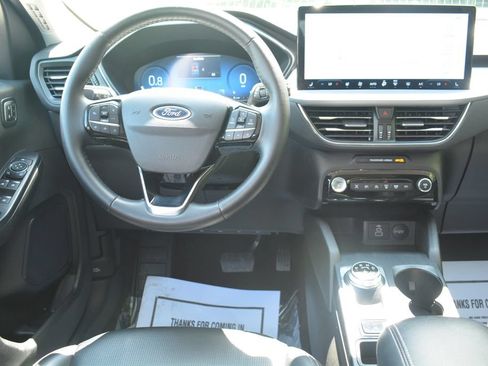 Used 2024 Ford Escape Platinum AWD/4WD image 3