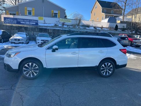 Used 2015 Subaru Outback 2.5i Limited image 4