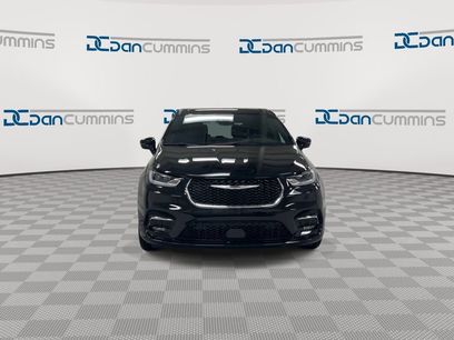 New 2026 Chrysler Pacifica Select