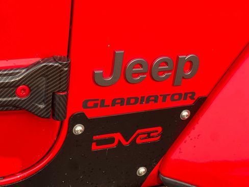 Used 2020 Jeep Gladiator Rubicon w/ Advanced Safety Group AWD/4WD image 28