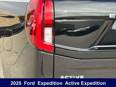 Used 2025 Ford Expedition Active AWD/4WD image 36