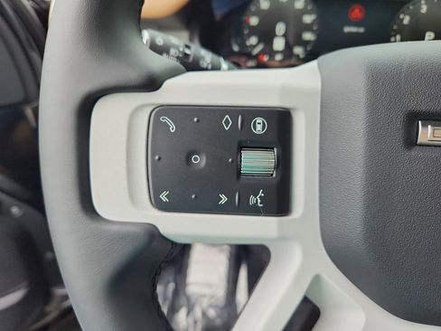 New 2025 Land Rover Defender 90 X-Dynamic SE image 17