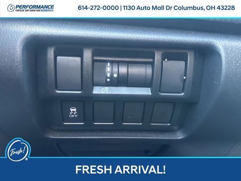 Used 2019 Subaru Crosstrek 2.0i w/ Eyesight System image 13