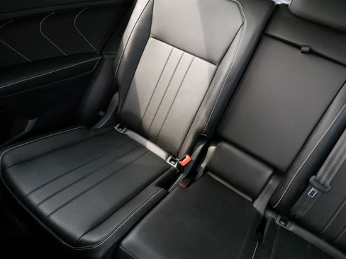 Certified 2024 Volkswagen Tiguan SE AWD/4WD image 12