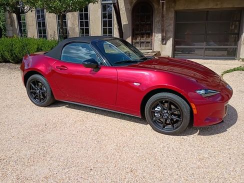 Used 2020 MAZDA MX-5 Miata Sport RWD image 32