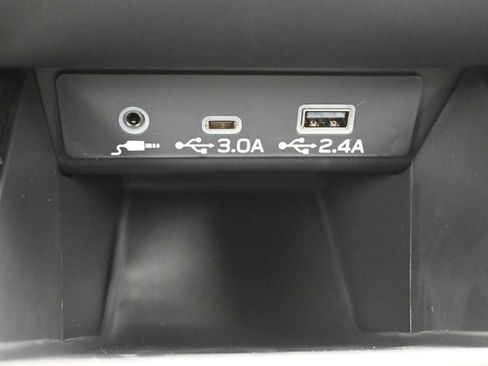 Used 2025 Subaru Legacy Premium w/ Popular Package #1 AWD/4WD image 9