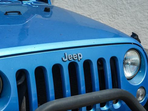 Used 2010 Jeep Wrangler Unlimited Sport AWD/4WD image 5