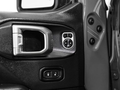 Used 2018 Jeep Wrangler Rubicon AWD/4WD image 38