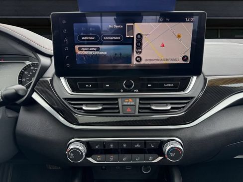 Used 2023 Nissan Altima 2.5 SR w/ SR Premium Package FWD image 11