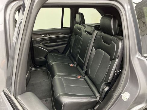 Used 2023 Jeep Grand Cherokee Overland AWD/4WD image 13