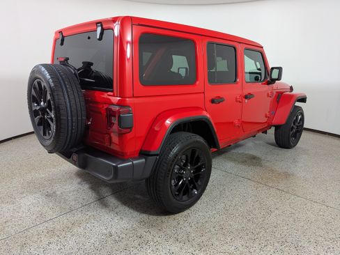Used 2025 Jeep Wrangler Unlimited Sahara w/ Safety Group AWD/4WD image 7