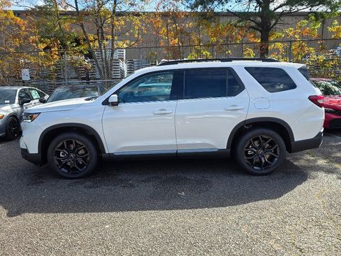New 2025 Honda Pilot Touring image 3
