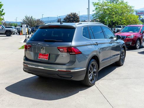 Used 2024 Volkswagen Tiguan SE w/ Panoramic Sunroof Package AWD/4WD image 7