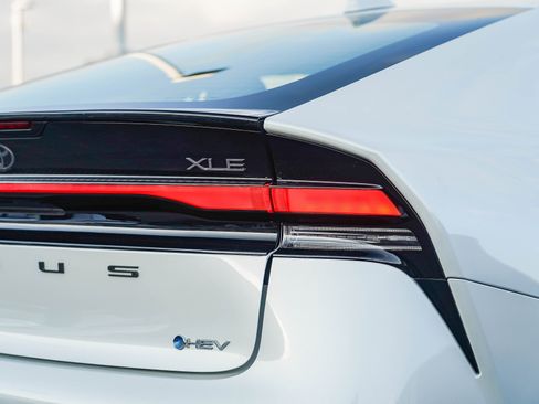 Used 2023 Toyota Prius XLE image 10