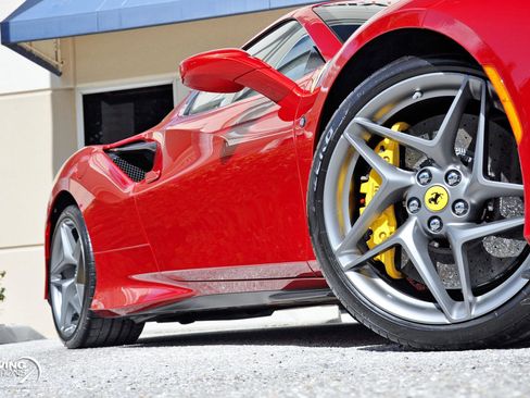 Used 2022 Ferrari F8 Tributo image 10