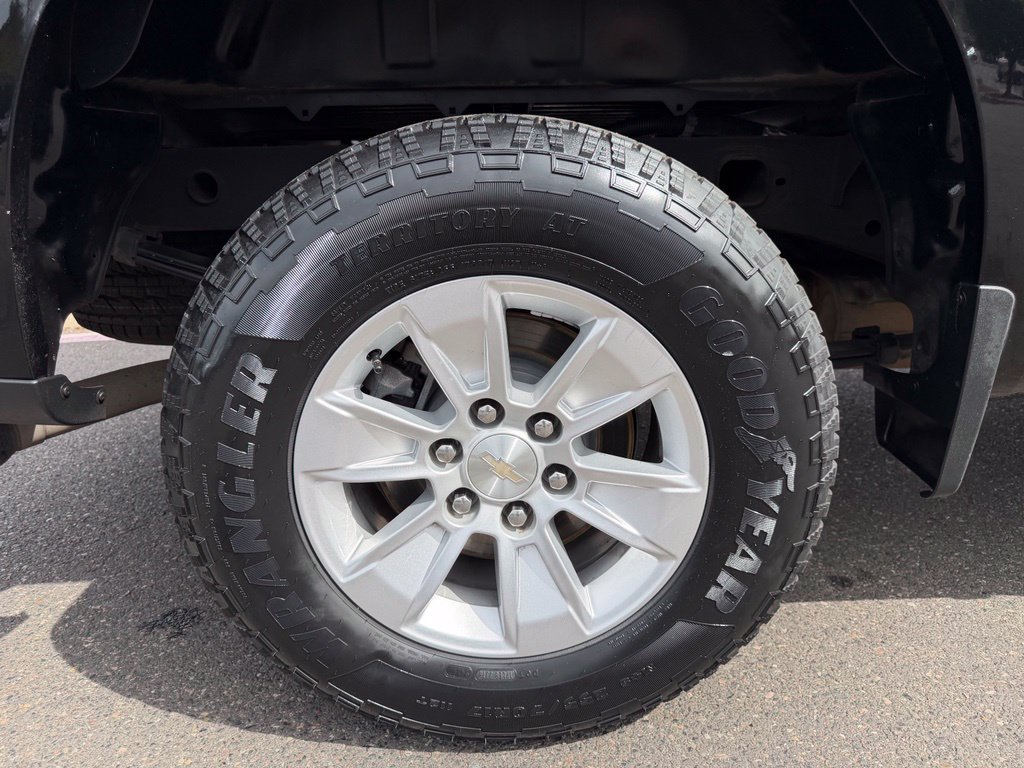 Used 2023 Chevrolet Silverado 1500 LT w/ LPO, Dark Essentials Package AWD/4WD image 9