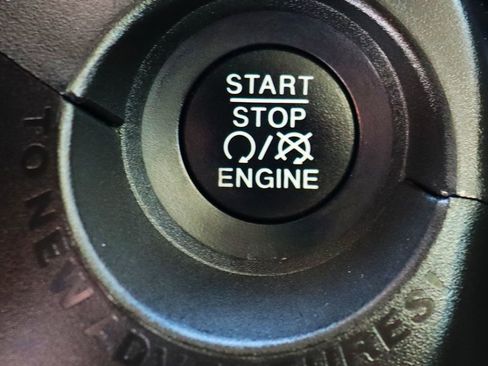 Used 2019 Jeep Renegade Latitude FWD image 53