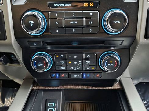 Used 2017 Ford F250 Lariat w/ Lariat Ultimate Package AWD/4WD image 17