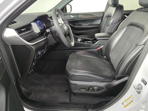 Used 2023 Jeep Grand Cherokee Altitude image 20