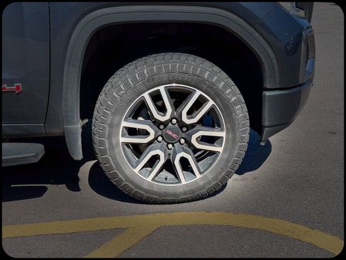 Used 2020 GMC Sierra 1500 AT4 w/ AT4 Premium Package image 3