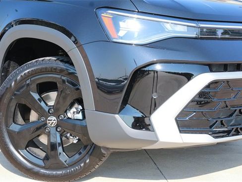 New 2025 Volkswagen Taos SEL image 2