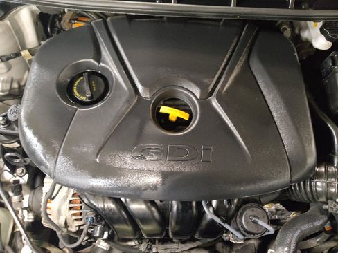 Used 2017 Hyundai Elantra GT image 30