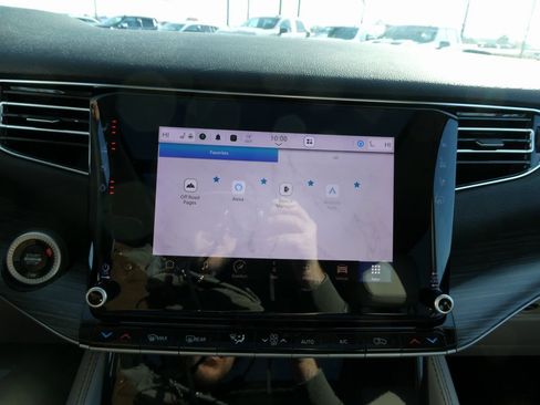 Used 2024 Jeep Wagoneer Series II w/ Premium Group I image 38