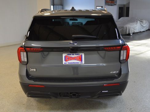 Used 2025 Ford Explorer ST-Line w/ ST-Line Street Pack AWD/4WD image 4