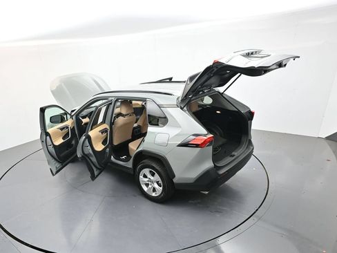 Used 2021 Toyota RAV4 XLE FWD image 35