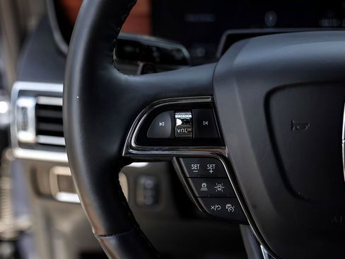 Used 2023 Lincoln Navigator L Reserve AWD/4WD image 14