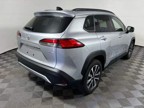 Used 2025 Toyota Corolla Cross XLE FWD image 5