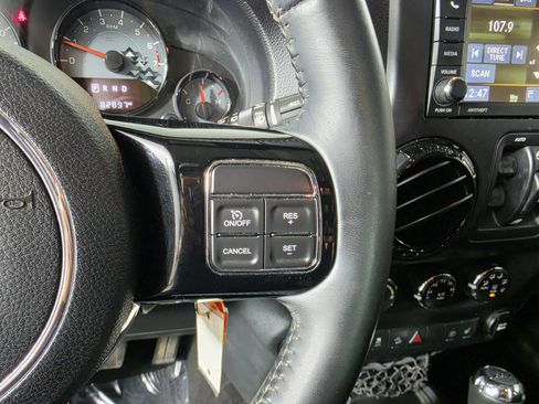 Used 2017 Jeep Wrangler Unlimited Sahara AWD/4WD image 11