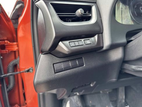 Used 2022 Lexus UX 250h w/ Premium Package image 31