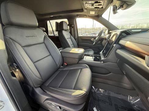 Used 2026 GMC Yukon Denali w/ Denali Reserve Package image 28