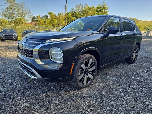 New 2025 Mitsubishi Outlander SE image 9