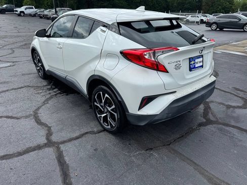 Used 2018 Toyota C-HR XLE FWD image 3