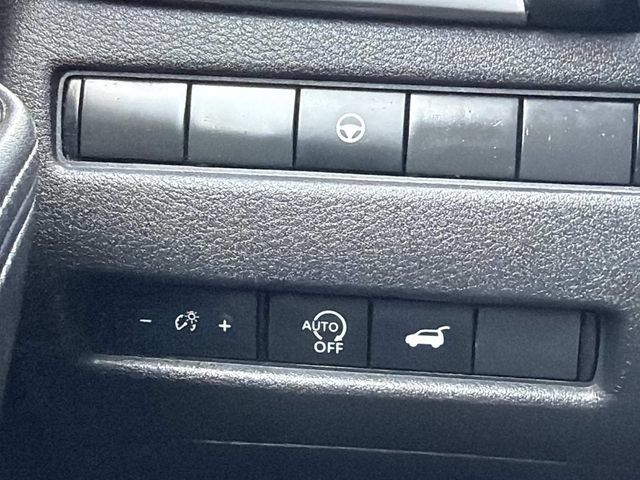 Used 2025 Nissan Rogue SV AWD/4WD image 22