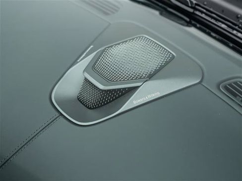 Used 2025 Aston Martin V8 Vantage Coupe RWD image 32