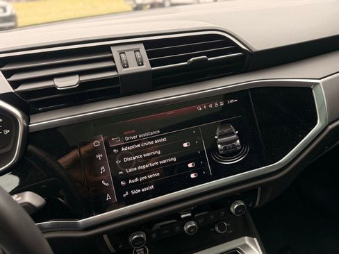 Used 2023 Audi Q3 2.0T Premium Plus image 38